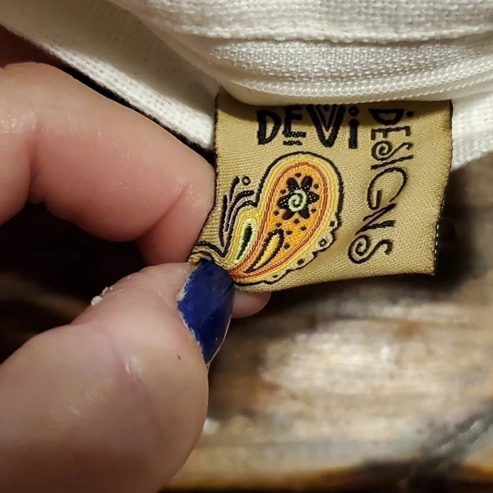 𝅺DEVI Designs Cotton Thankful Pillow